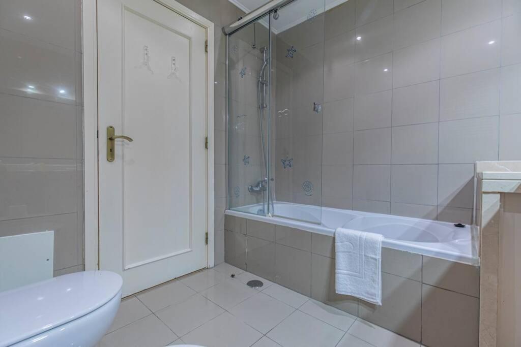Stunning Apartment W/ Pool Cascais Esterno foto